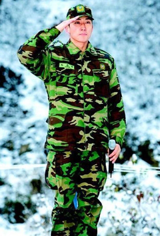 玄彬赵寅成李准基宋承宪  盘点韩国花美男入伍军装照（组图）