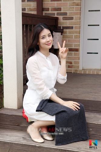 韩演员李宝英幕后照公开  淡雅端庄尽展知性美（组图）