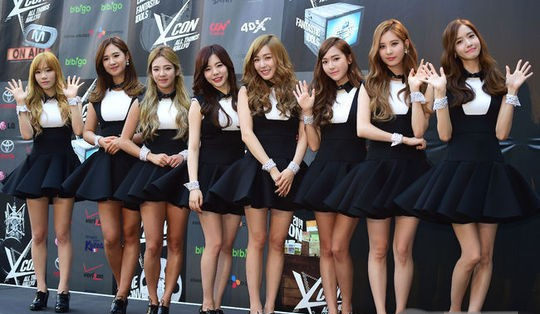 少女时代亮相“KCON 2014”红毯秀红颜美腿迷倒众粉丝（组图）