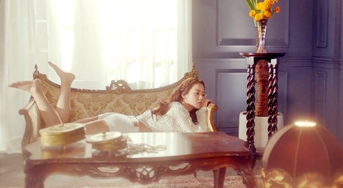 KARA公开新曲《MAMMA MIA》MV片段 尽显百变风格（组图）