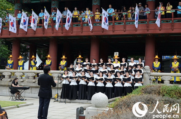 首尔市举行撞钟仪式 纪念韩国光复69周年（高清组图）