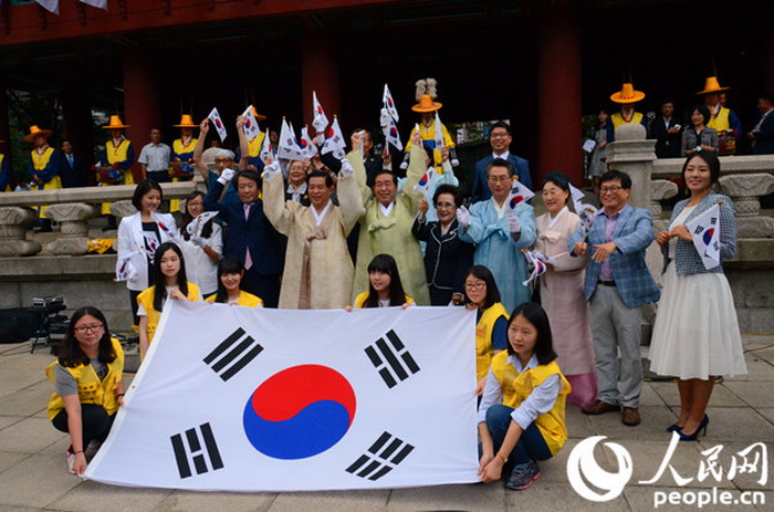 首尔市举行撞钟仪式 纪念韩国光复69周年（高清组图）