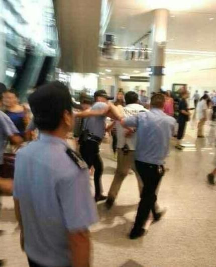 EXO工作人员打人事件真相公布 网友纷纷理智善意留言（图）