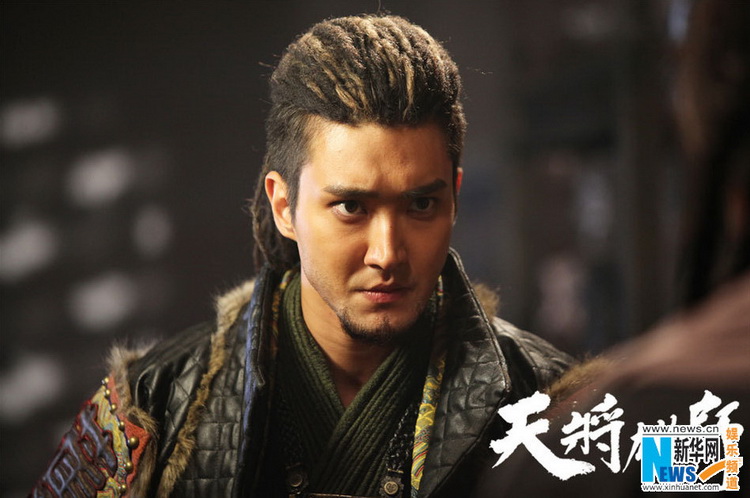 崔始源搭档成龙出演《天将雄师》 首次挑战蓄须硬汉造型 （组图）