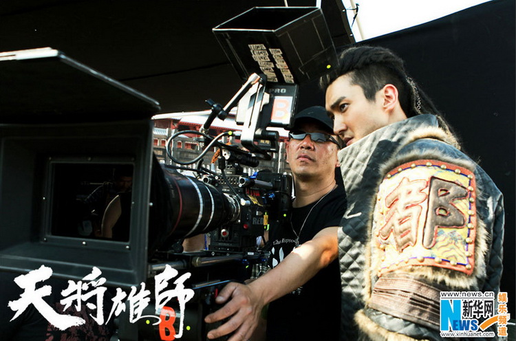 崔始源搭档成龙出演《天将雄师》 首次挑战蓄须硬汉造型 （组图）