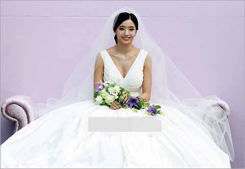 汤唯新娘妆宛若仙女 中韩女星婚纱照大“PK”（组图）