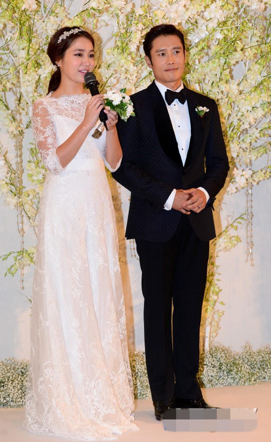 汤唯新娘妆宛若仙女 中韩女星婚纱照大“PK”（组图）