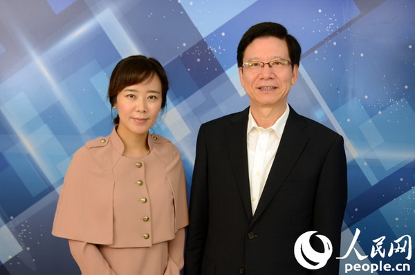 韩国驻台北代表、建国大学名誉教授丁相基（右）