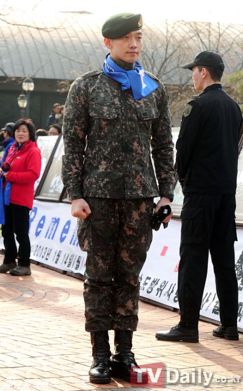 李易峰李钟硕金秀贤李敏镐 中韩男神制服诱惑你钟爱哪款？(组图)