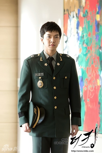 李易峰李钟硕金秀贤李敏镐 中韩男神制服诱惑你钟爱哪款？(组图)