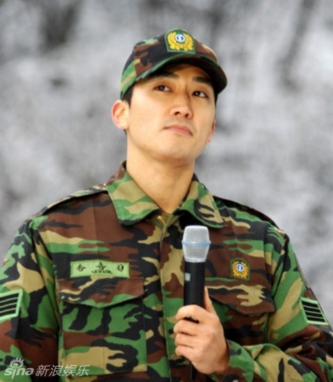 李易峰李钟硕金秀贤李敏镐 中韩男神制服诱惑你钟爱哪款？(组图)