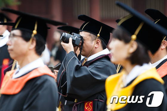 韩国成均馆大学毕业生举行“告由礼” 宣告毕业（组图）