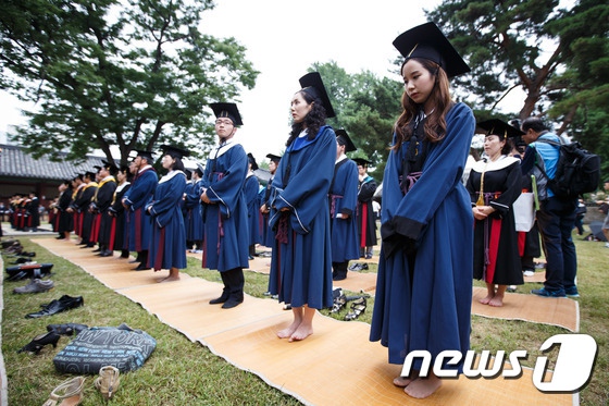 韩国成均馆大学毕业生举行“告由礼” 宣告毕业（组图）