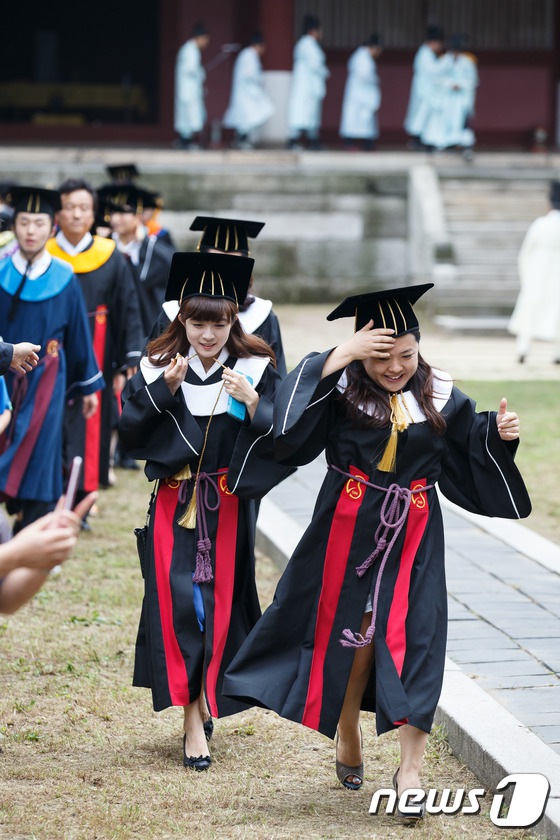 韩国成均馆大学毕业生举行“告由礼” 宣告毕业（组图）