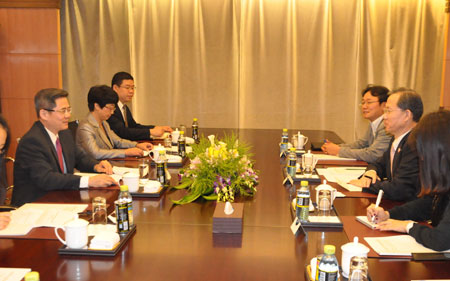 外交部部长助理郑泽光会见韩国外交部经济外交调整官
