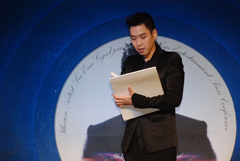 韩国“魔术幻想家”李恩杰签约寰亚娱乐 将出演央视《大魔术师》（组图）