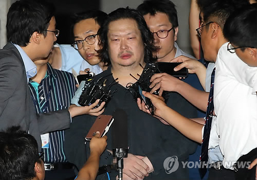 韩沉船船主长子贪污渎职案开审 被告否认部分犯罪事实