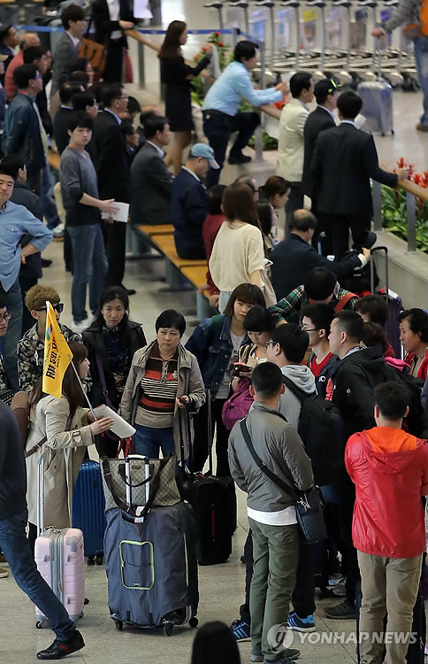 访韩中国游客激增拉动外国人在韩刷卡额创新高