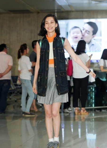 权志龙绯闻“女友”水原希子素颜亮相首尔机场（组图）