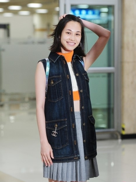 权志龙绯闻“女友”水原希子素颜亮相首尔机场（组图）