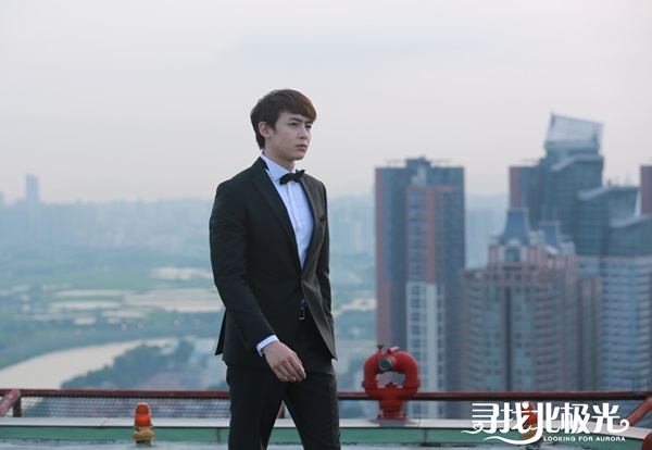 2PM尼坤变身“暖男”律师 《寻找北极光》拍摄接近尾声（组图）