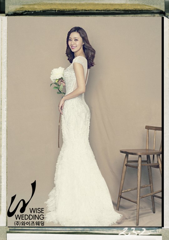 演员李英恩唯美婚纱画报公开 9月大婚做幸福新娘（组图）