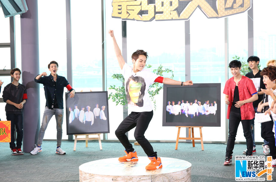 EXO《最强天团》录影照曝光 无包袱卖萌“耍贱”（组图）