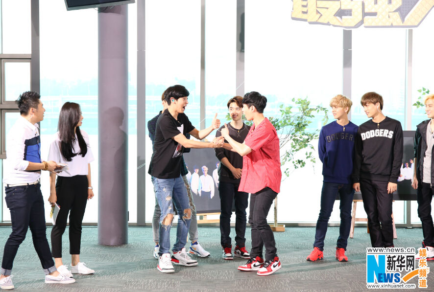 EXO《最强天团》录影照曝光 无包袱卖萌“耍贱”（组图）