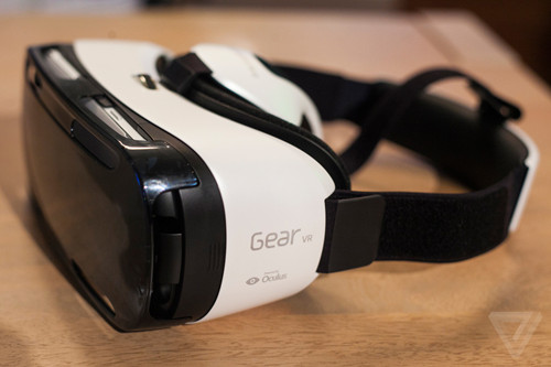 三星虚拟现实头盔Galaxy Gear VR真机图赏