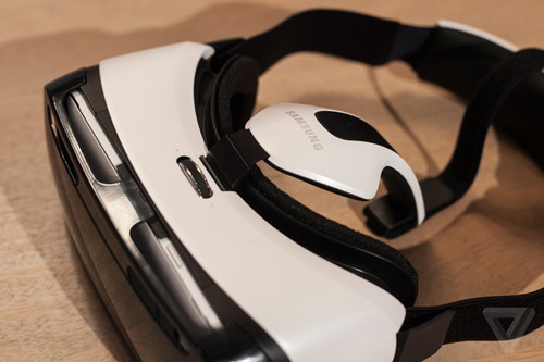 三星虚拟现实头盔Galaxy Gear VR真机图赏