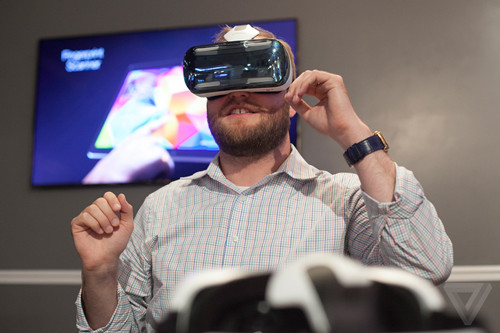 三星虚拟现实头盔Galaxy Gear VR真机图赏