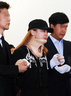 高恩妃葬礼Zuny痛哭