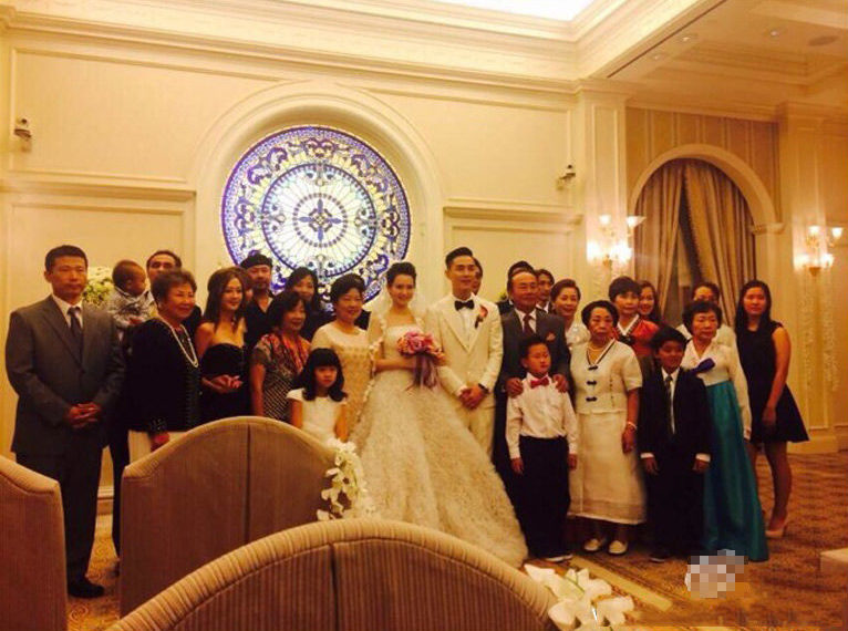 戚薇李承铉美国婚礼照曝光 甜蜜唯美似童话(组图)