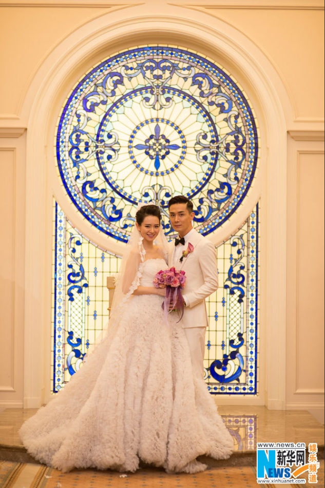 戚薇李承铉大婚送黑钻婚戒 网友：Baby取名李承诺 （组图）