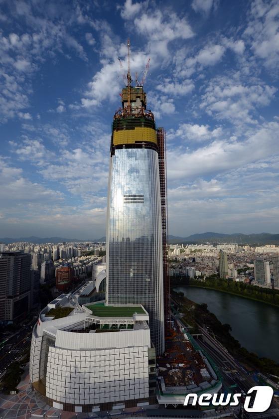 韩国第二乐天世界“预开放” 引大批民众参观（组图）