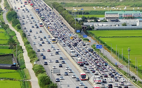 韩国中秋假期最后一天 各条高速将迎返程车流高峰（组图）