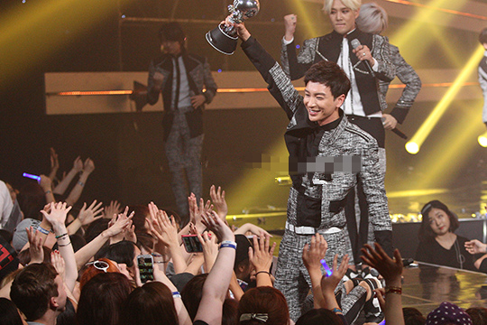 SJ《M!Countdown》再夺冠 人气爆棚横扫歌坛（组图）