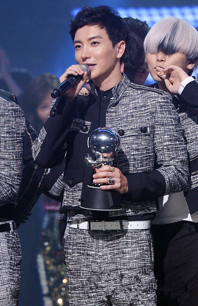 SJ《M!Countdown》再夺冠 人气爆棚横扫歌坛（组图）