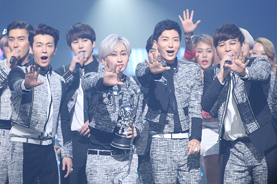 SJ《M!Countdown》再夺冠 人气爆棚横扫歌坛（组图）