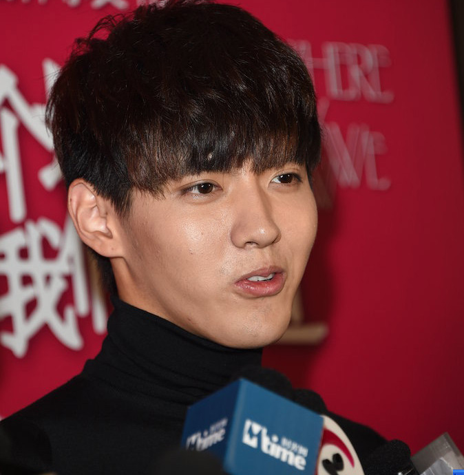 吴亦凡解约EXO后首度公开亮相（组图）