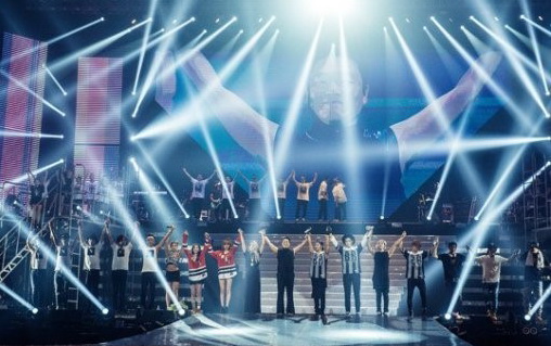 Bigbang携手2NE1鸟叔Winner现高人气 YG家族新加坡演唱会完美落幕（组图）