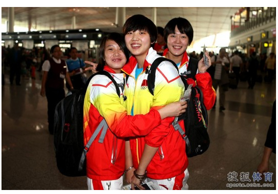 中国游泳队启程赴韩国 出征仁川亚运会（组图）