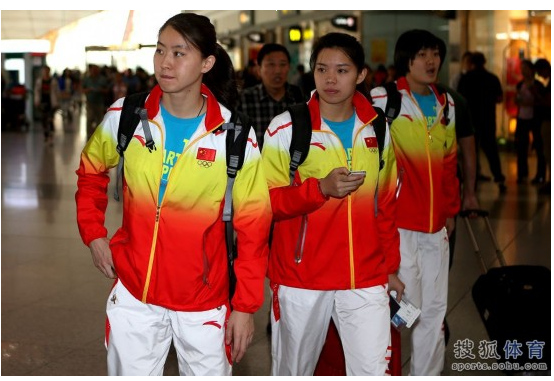 中国游泳队启程赴韩国 出征仁川亚运会（组图）