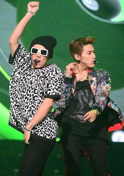 WINNER获《M!Countdown》一位 泰蒂徐热辣开舞2PM狂欢party（组图）