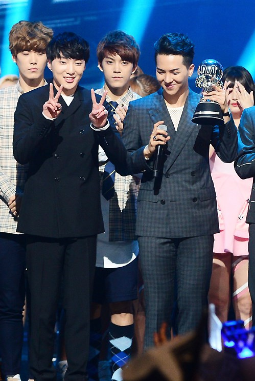 WINNER获《M!Countdown》一位 泰蒂徐热辣开舞2PM狂欢party（组图）