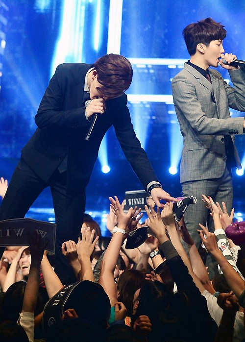 WINNER获《M!Countdown》一位 泰蒂徐热辣开舞2PM狂欢party（组图）