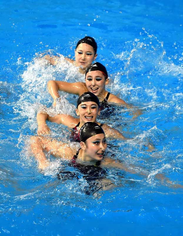 花样游泳集体项目 中国夺金日朝分列二三（组图）