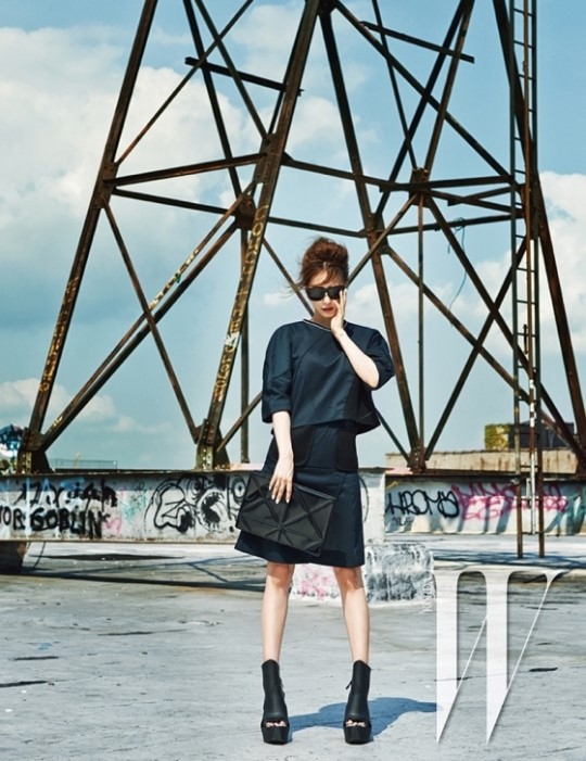 韩艺瑟纽约拍画报 变身摩登女郎秀干练（组图）
