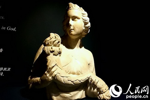 在首尔国立古宫博物馆展览的“梵蒂冈文化体验展”作品