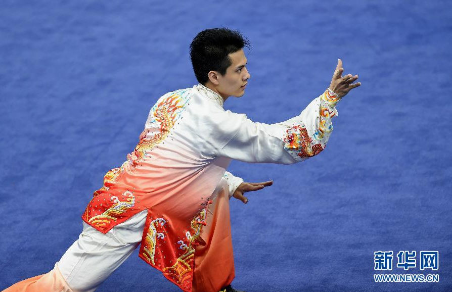 中国选手陈洲理获得男子太极拳/太极剑全能比赛冠军 （组图）